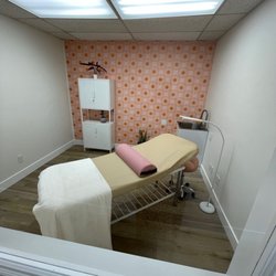 Sugar and Skin Aesthetics - Mia's esthetic room!