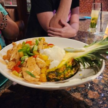 Bahama Breeze - Chicken Pineapple Bowl - Seafood Near Me - Kissimmee, Florida