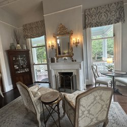 Forsyth Park Inn - Parlor room- gourmet breakfast in the mornings, wine & hors d'oeuvres in the early evening, desserts coffee & tea available in the evening.