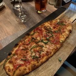 Social Lounge & Bar - Margherita pizza