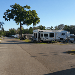 Great Oak Rv Resort - Wide throughways for big campers