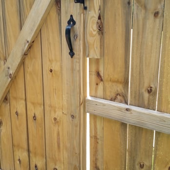 Fox Fence Company - Shouldn't they put the 2 by 4 the total length instead of one small piece. To cover the gap?? - Fences & Gates Near Me - Acworth, Georgia