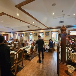 President Thai - Large dining room