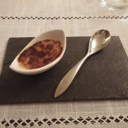 CHÂTEAU LE SALLAY - Amuse bouche crème brûlée au foie gras et romarin.