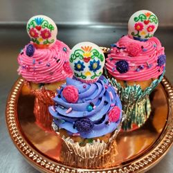 La Panaderia Favorita - Dia De Los Muertos Cupcakes
