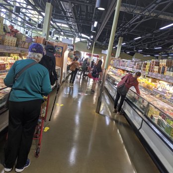 Trader Joe's - Cashier line, shelter in place - Grocery Near Me - San Francisco, California Trader Joe's - Cashier line, shelter in place - Grocery Near Me - San Francisco, California