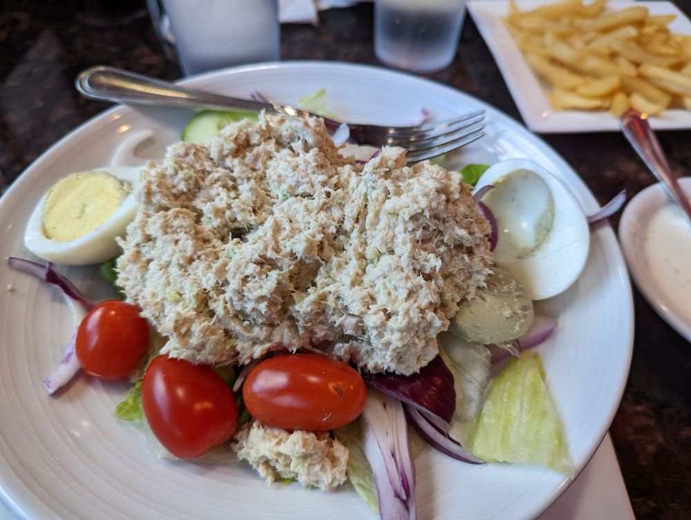 CHARLIE’S RESTAURANT 45 Photos & 137 Reviews 22315 Harper Ave