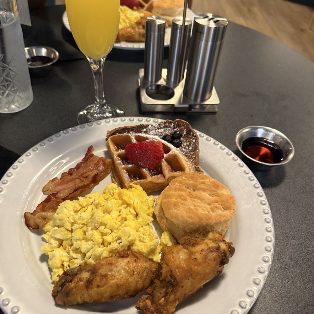 Allure Lounge - Restaurants Near Me - Orlando, Florida Allure Lounge - Restaurants Near Me - Orlando, Florida