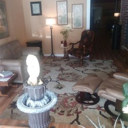 Helping Kneads Therapeutic Massage - Our front room is very mellow w/ a great view of busy Se Court Ave. Perfect to wait for your ride to pick you up.
