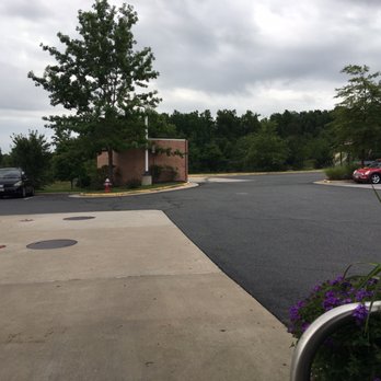 Yates Convenience Store - parking lot with cars parked - Convenience Stores Near Me - Alexandria, Virginia