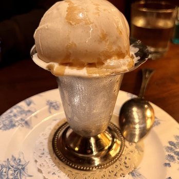Armitage Alehouse - Brown butter gelato - Pubs Near Me - Chicago, Illinois Armitage Alehouse - Brown butter gelato - Pubs Near Me - Chicago, Illinois