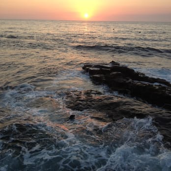 La Jolla Cove - sunset. look closely and you'll see a seal by the rocks! - Parks Near Me - La Jolla, California La Jolla Cove - sunset. look closely and you'll see a seal by the rocks! - Parks Near Me - La Jolla, California