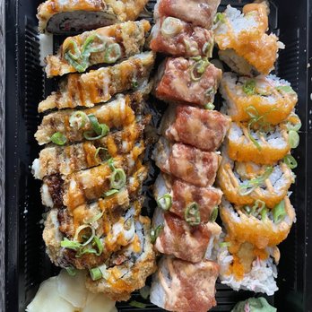 Blue Ocean - Cardinal Roll, The Blue O Roll, Spicy Girl Roll - Cocktail Bars Near Me - St. Louis, Missouri