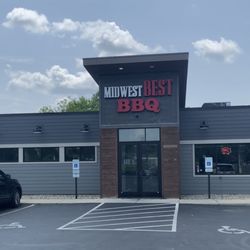 Midwest Best Bbq & Creamery - Outside