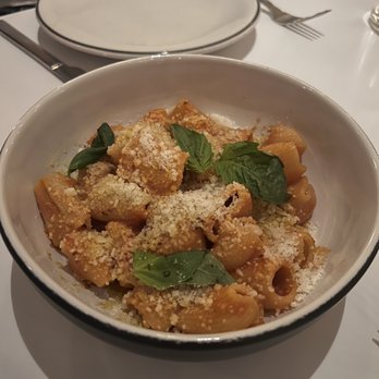 Misi - Tomato Mezze Rigatoni - Italian Near Me - Brooklyn, New York Misi - Tomato Mezze Rigatoni - Italian Near Me - Brooklyn, New York