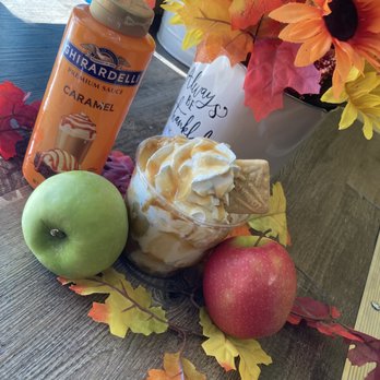 Krave Cafe - Caramel apple pie sundae - Ice Cream & Frozen Yogurt Near Me - Bedford, Ohio