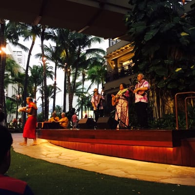 Royal Hawaiian Center by null