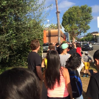 Dunkin' - Don't come right now 9/2 @ 8:40AM. Line is 100 people deep. - Donuts Near Me - Santa Monica, California