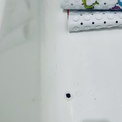 Highland Homes - Bathtub after the first repair attempt