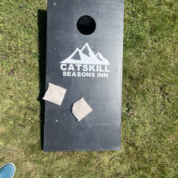 Catskill Seasons Inn - They have cornhole in the yard - Hotels Near Me - Shandaken, New York