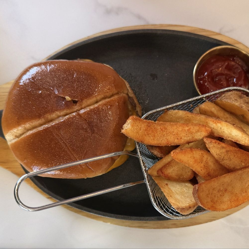 Bistrology - Hamburger - Coffee & Tea Near Me - Lafayette, Louisiana