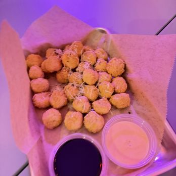 Yellow House Cafe - Cafes Near Me - Northridge, California Yellow House Cafe - Cafes Near Me - Northridge, California