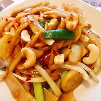 Penn's Thai Cafe - Pad Cashew with shrimp 3/5 - Thai Near Me - Troy, Michigan