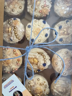 Crown Town Cakes by null