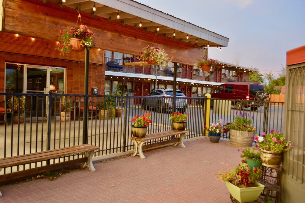 LARIAT MOTEL Updated July 2024 24 Photos & 24 Reviews 709 N