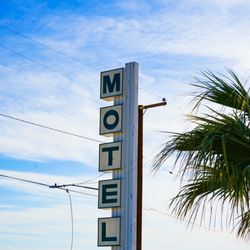 9 Palms Inn