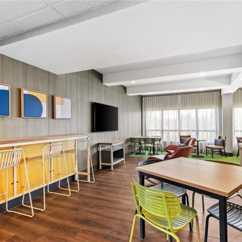 Spark by Hilton Bardstown - Breakfast Area - Hotels Near Me - Bardstown, Kentucky Spark by Hilton Bardstown - Breakfast Area - Hotels Near Me - Bardstown, Kentucky