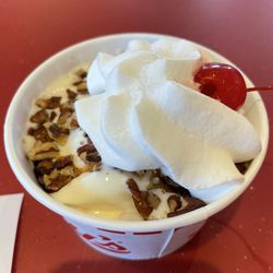 Freddy's Frozen Custard & Steakburgers - Turtle sundae