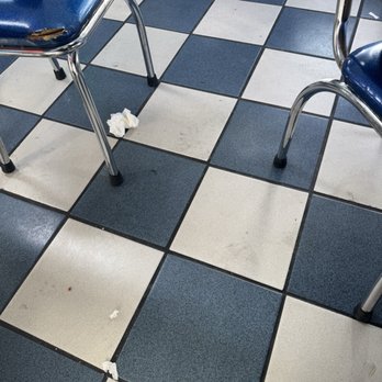 Fosters Freeze - Trash and dirty floor. - Ice Cream & Frozen Yogurt Near Me - Vacaville, California Fosters Freeze - Trash and dirty floor. - Ice Cream & Frozen Yogurt Near Me - Vacaville, California