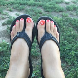 T&T Nails - Pedicure with art.