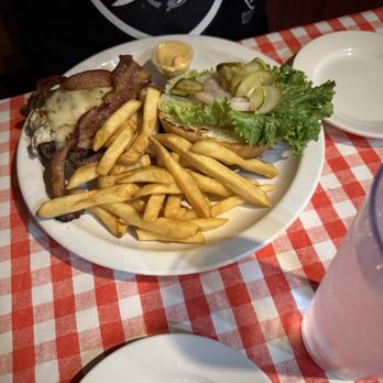 Caney Fork River Valley Grille - Caney Fork Burger. Not good. - American Near Me - Nashville, Tennessee