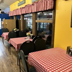 The Country Market of Estes Park - Dining/Sitting area