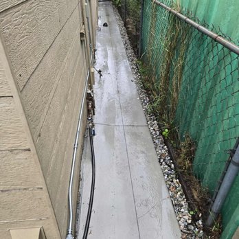 MAV Concrete Innovations - Concrete perimeter sloping to a drain - Masonry/Concrete Near Me - Downey, California MAV Concrete Innovations - Concrete perimeter sloping to a drain - Masonry/Concrete Near Me - Downey, California