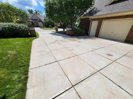 Driveway Pressure Wash - Years of algae and wear were removed with ease on this large driveway! Driveway Pressure Wash - Years of algae and wear were removed with ease on this large driveway!