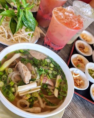 Hue Oi Vietnamese Cuisine by null