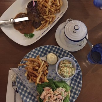 Cochon Dingue - Steak with mushroom sauce, 24$ and Seafood Roll, 20$. Both recommendable! - Breakfast & Brunch Near Me - Quebec City, Quebec Cochon Dingue - Steak with mushroom sauce, 24$ and Seafood Roll, 20$. Both recommendable! - Breakfast & Brunch Near Me - Quebec City, Quebec