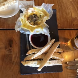 The Fox - Baked Camembert entree