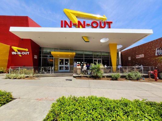 In-N-Out Burger by null
