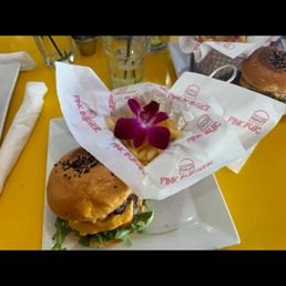 Exelente estos Sandwiches y delicious las Ricas Donuts