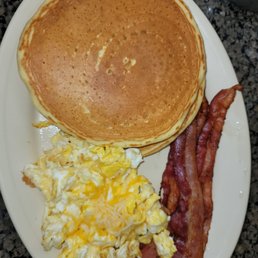 2 hotcakes  , 2 eggs ,  2 bacon