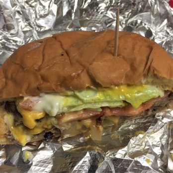 Bud Snack Bar - Cheeseburger all yummy and juicy - Bars Near Me - Tunica, Mississippi