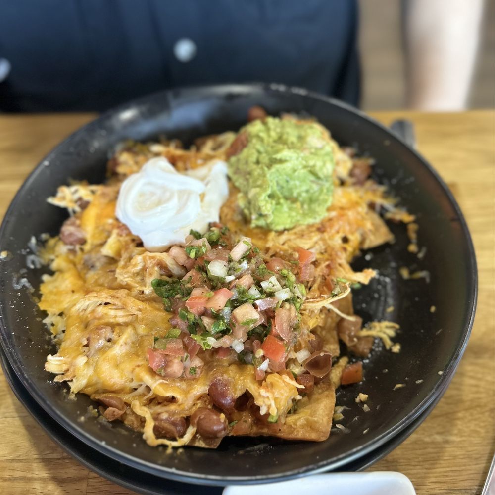 Rancho La Cumbre - Chicken La Cumbre Nachos - Colombian Near Me - Katy, Texas Rancho La Cumbre - Chicken La Cumbre Nachos - Colombian Near Me - Katy, Texas