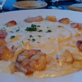 La Luna Restaurant - Shrimp and scallops fettuccine alfredo - Italian Near Me - Rochester, New York La Luna Restaurant - Shrimp and scallops fettuccine alfredo - Italian Near Me - Rochester, New York