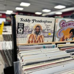 Lunchbox Records - @rondaexplores