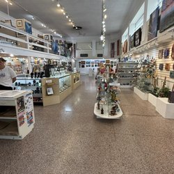 Oasis Fine Art and Craft - Interior view.