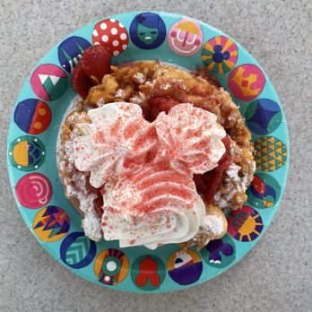 Stage Door Café - Strawberry Funnel Cake (TikTok: @justandyvu) - American Near Me - Anaheim, California Stage Door Café - Strawberry Funnel Cake (TikTok: @justandyvu) - American Near Me - Anaheim, California